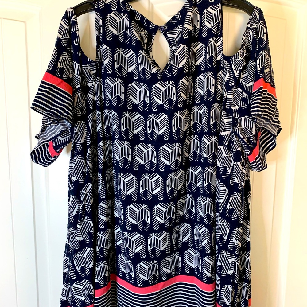 Crown & Ivy cold shoulder, Navy, white, pink top